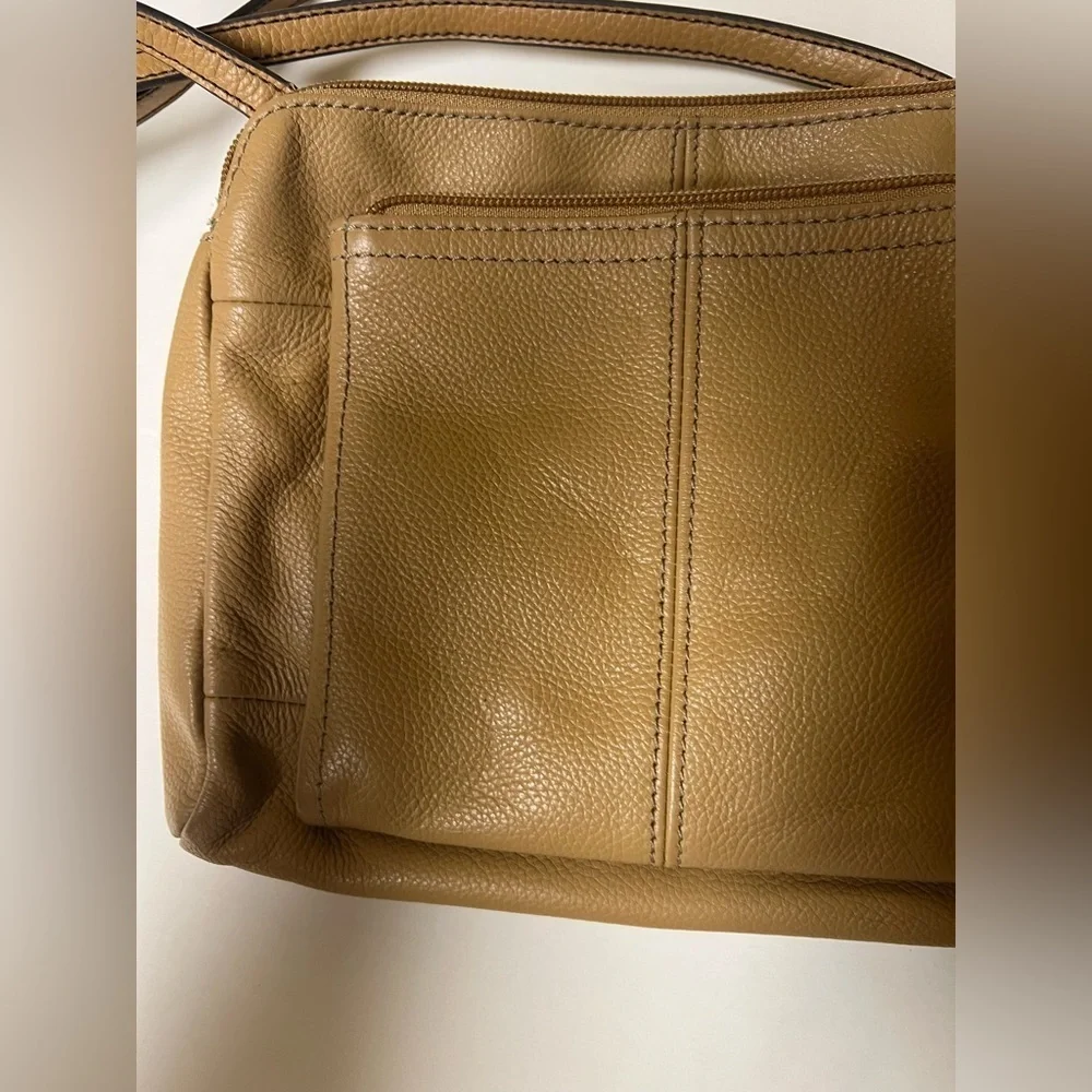 TIGNANELLO TAN LEATHER CROSSBODY BAG 9”x 8” STRIPED INTERIOR LINING